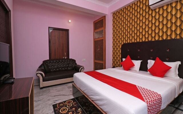 OYO 33471 Hotel Magadh Empire