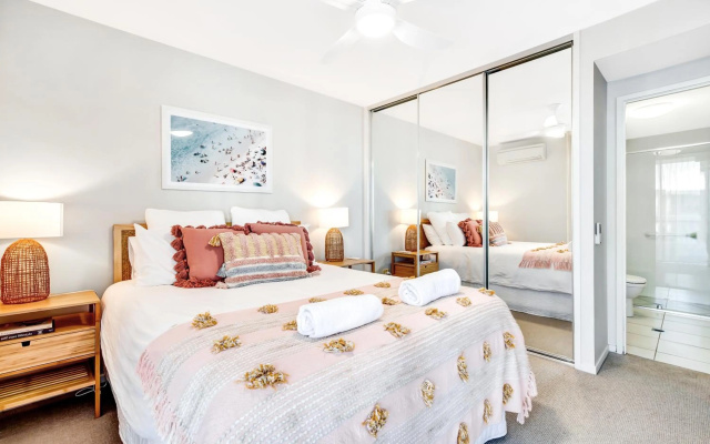 Central Kings Beach 2 BR APT w Pool and Spa access – Guest Rooms – Kings Beach