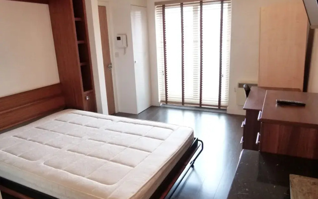 SS Property Hub - City of London Studio Apartment 9