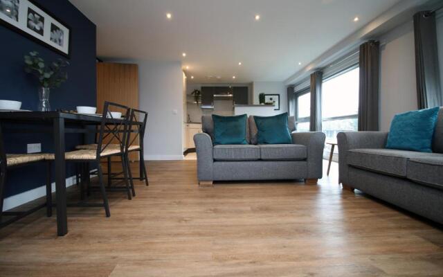 Violet's Corner Luxury Apartment by StayStaycations