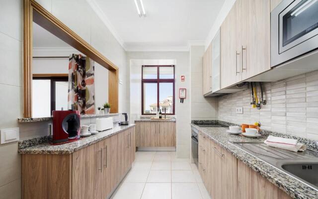 2 Bed Apartment, Quarteira, 10 Min walk to Vilamoura