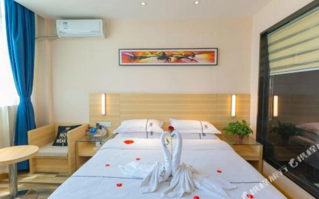 Super 8 Hotel (Xinxiang Huixian Branch)