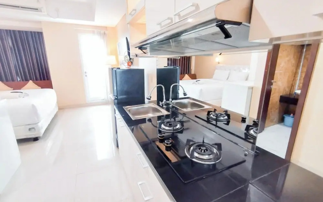Stunning Studio with Strategic Location at Grand Sungkono Lagoon Apartment