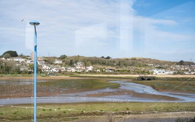 Luxurious 2 Bedroom Apartment With Estuary View