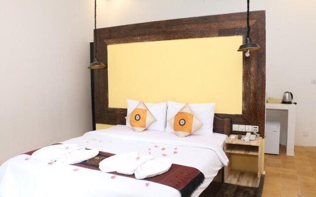 Antique Palm Hotel