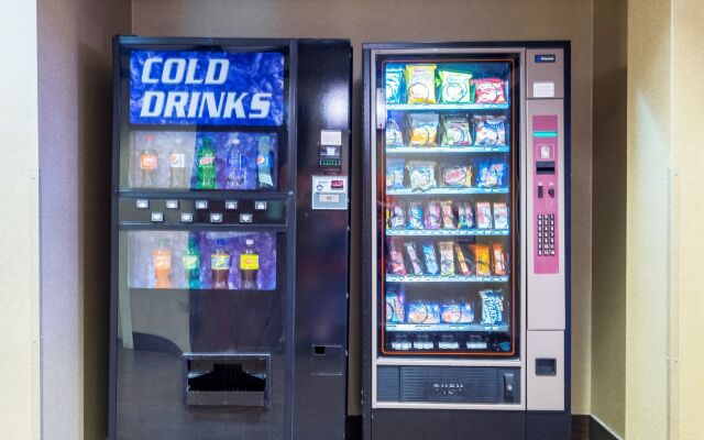 Red Roof Inn & Suites Dover Downtown