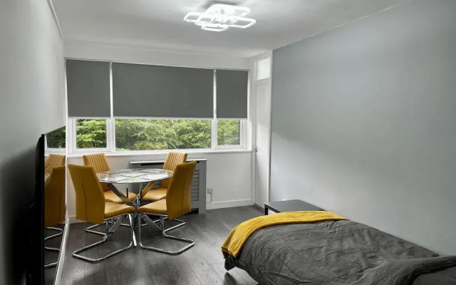 Manchester - 1 Bedroom - Sleeps 3 - Free Parking