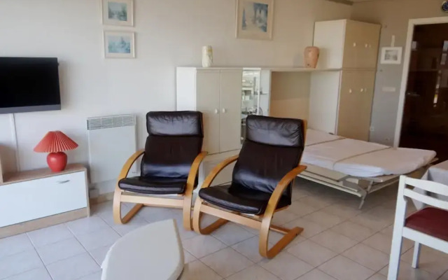 Studio in Nieuwpoort Near Sandy Beaches
