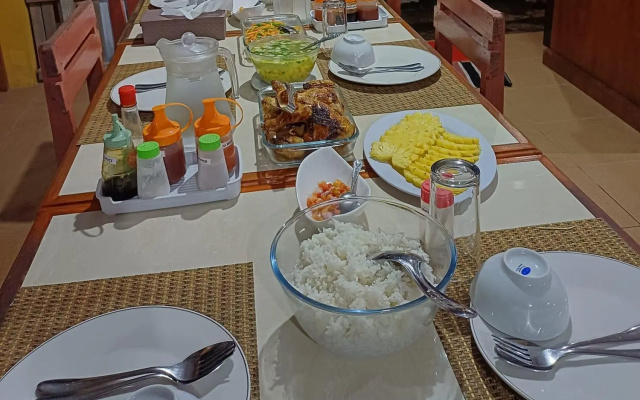 4 Sisters Divers – Meal – Manado