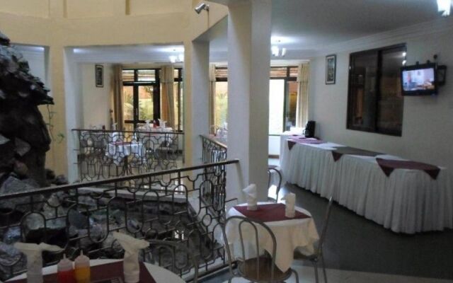 Crown Suites Hotel