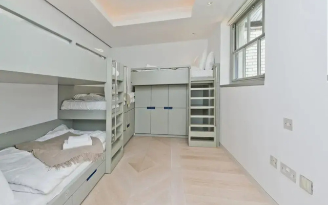 Amazing South Kensington Mews House by Underthedoormat