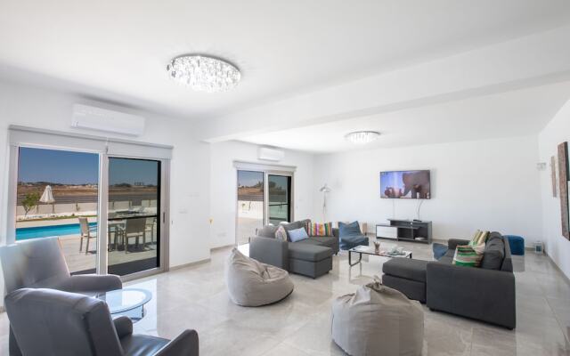 Villa Sienna, Fabulous 6bdr Protaras Villa