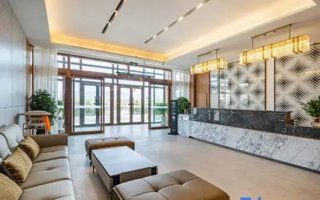 Rezen Select Hotel (Chaka Salt Lake)