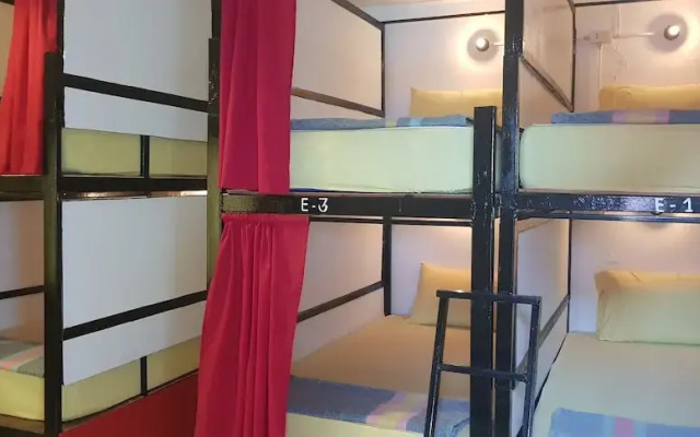 Om Ganesh Hostel - Adults Only