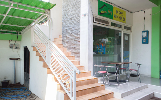RedDoorz near Banyuwangi Baru Station