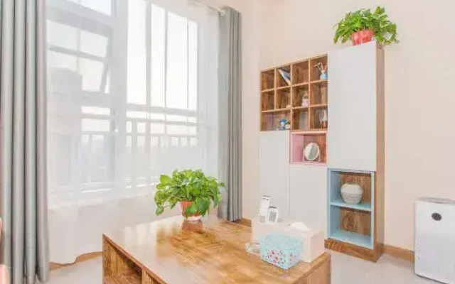 Blueberry chain hotel apartment (Linyi people's Square)