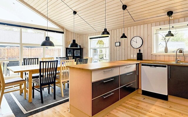 10 Person Holiday Home in Vaeggerlose