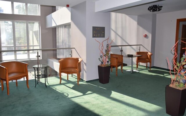 Empire Hotel