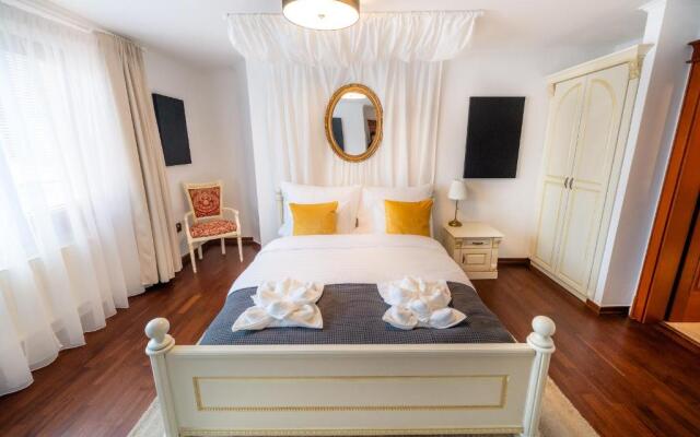 5BR 2BATH Masarykovo nábřeží apartment
