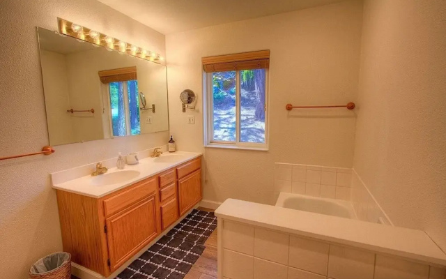Nvh0823 - Sadies Hustle 3 Bedroom Home