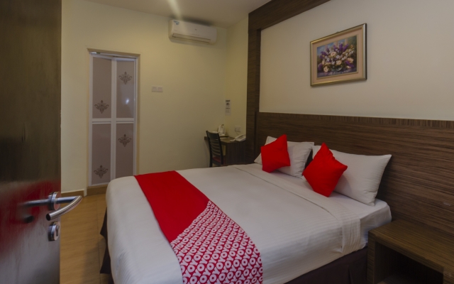 Super OYO 596 The Vintage Hotel