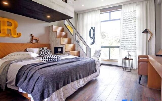 September Mountain Art Hotel