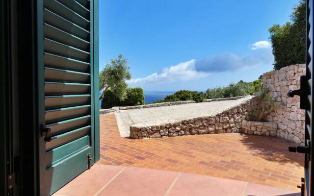 Villa Agapanto - Trullo Anthos con Vista Mare e Giardino Privato