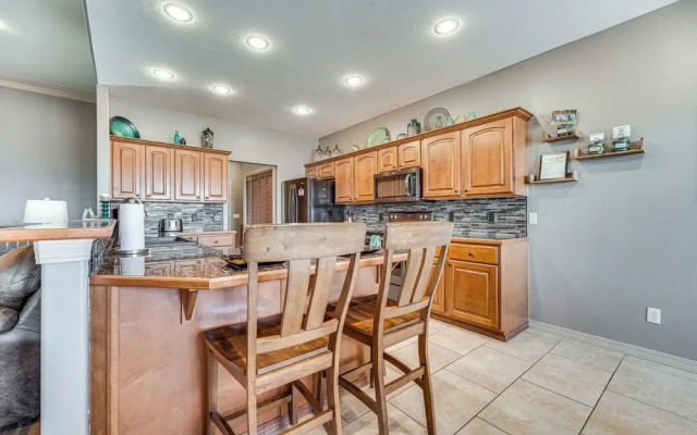 Relax Fireside: Branson West Gem w/ Hot Tub Access