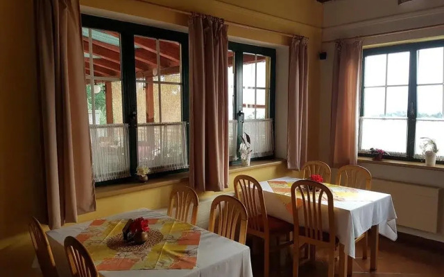 Restaurant a Pension u Hradu
