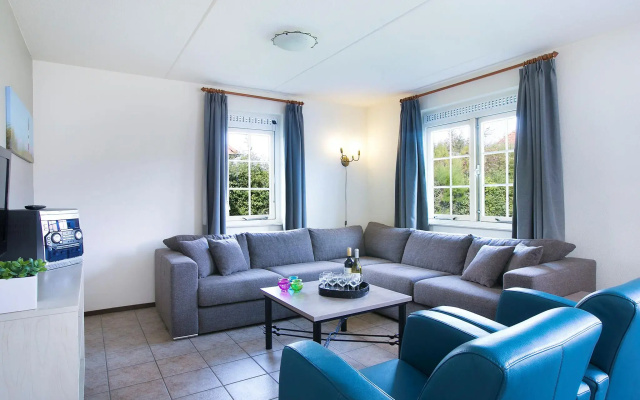 Spacious, semi-detached villa, sea at 1 km. in cosy Domburg