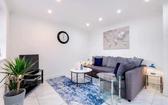 3 Bedroom House with Parking in Windsor