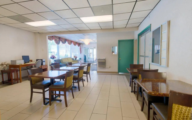 Travelodge by Wyndham Lynchburg