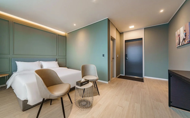Brown Dot Hotel