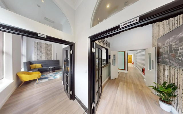 Hotel 82 London