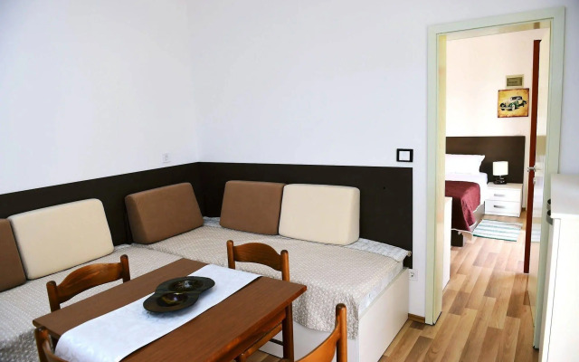 Apartments Zdjelar