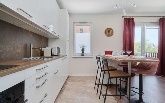 Opoczynska Apartment by Renters