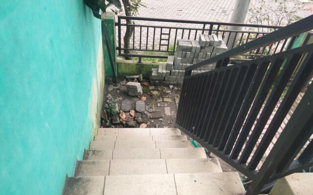 SPOT ON 92839 Nany Asoka Syariah Near Anyong Cafe Studio