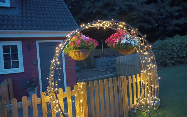 Romantic Chalet- Hot Tub- Games Room-stream-views