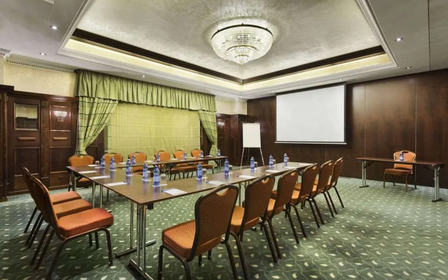 Ramada Hotel & Suites By Wyndham Bucharest North