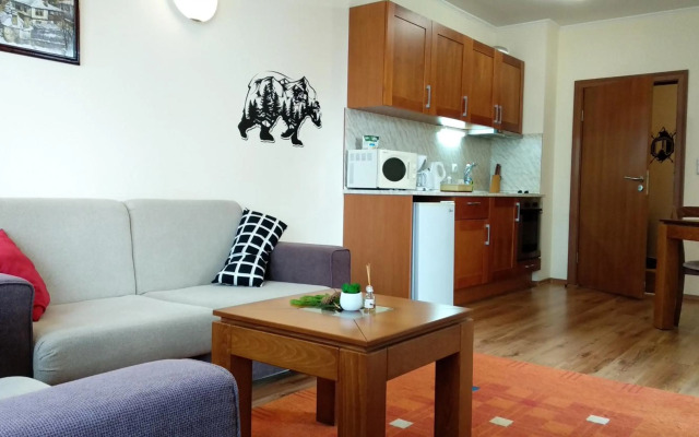 Pine Tree Apartment D34