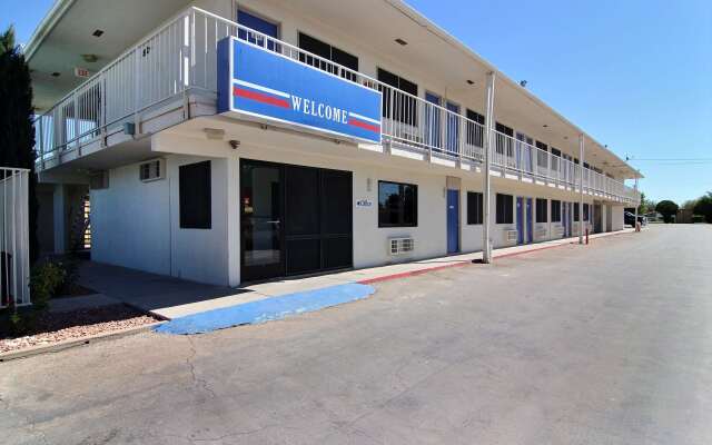 Motel 6 Carlsbad, NM