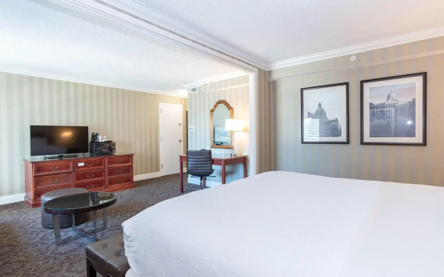 Sandman Signature Edmonton Downtown Hotel