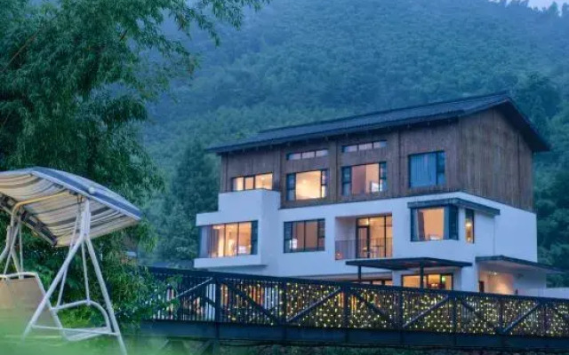 Tingjian Mount Mogan luxury design hostel