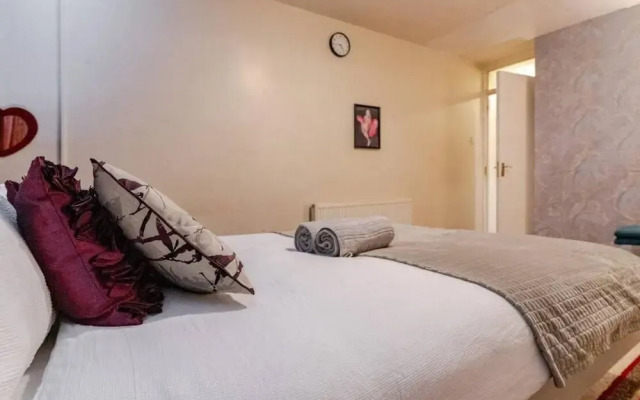 Cozy 4-bed Room Apartments in Birmingham