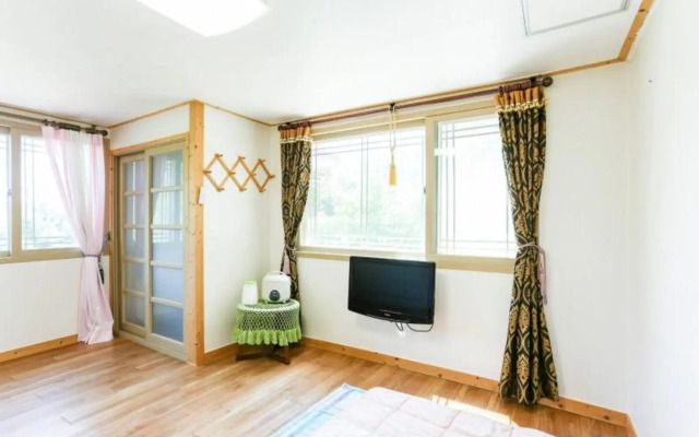 Jecheon Haereul Pumeun Dal Pension