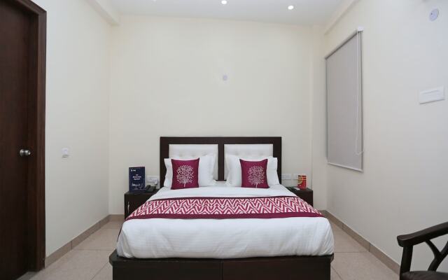 Hotel Petals Inn