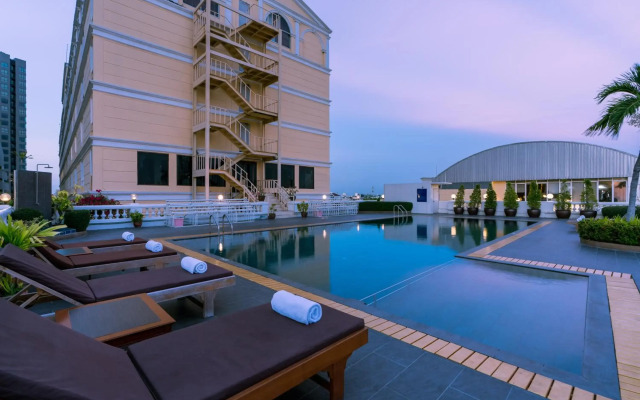 The Niran Grand Hotel