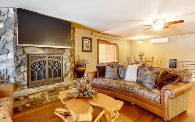 Modern Deadwood Apt With Mountain Views & Grill!