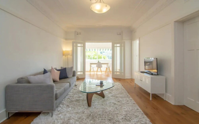 Two Bedroom Apartment in Mosman With Harbour Views
