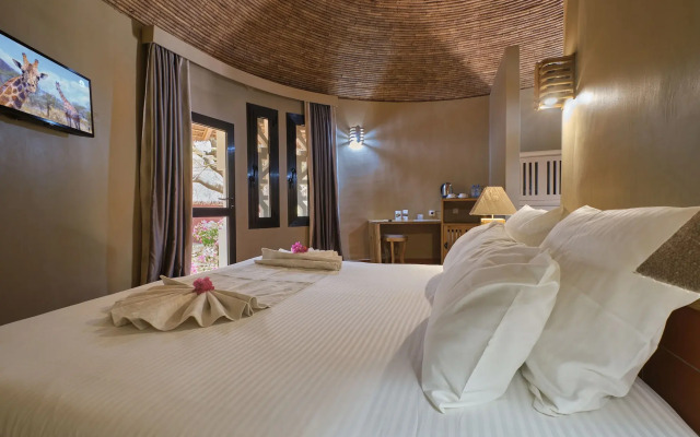 Royam Hotel